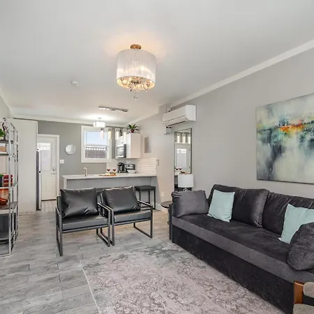Villa Lucent Pearl - Private Patio - Near Broadway